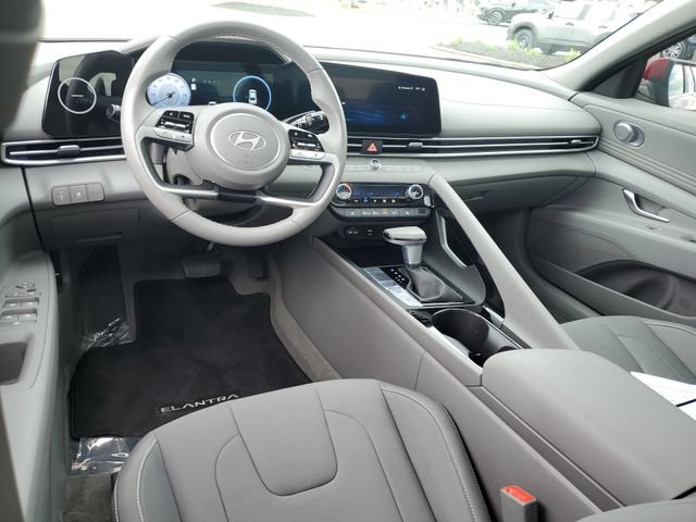 Certified 2025 Hyundai Elantra SEL FWD image 9