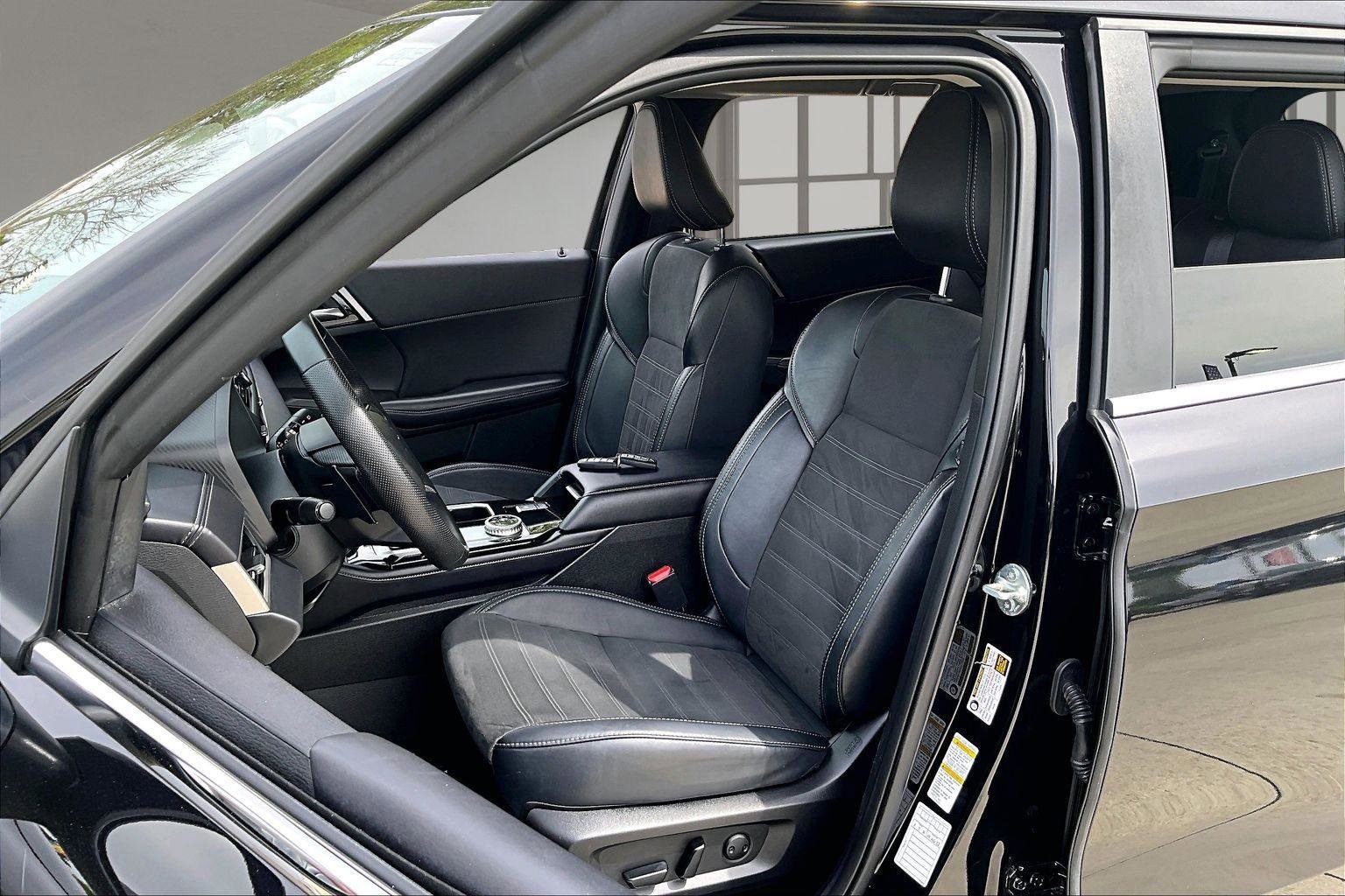Used 2025 Mitsubishi Outlander SE FWD image 25