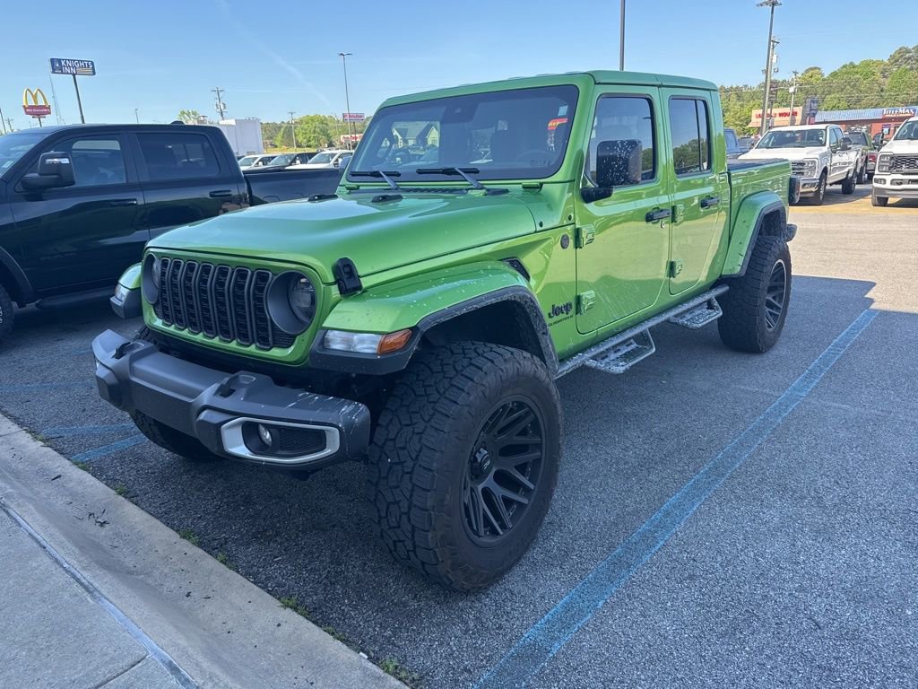 Used 2025 Jeep Gladiator Sport w/ Premium Package image 2