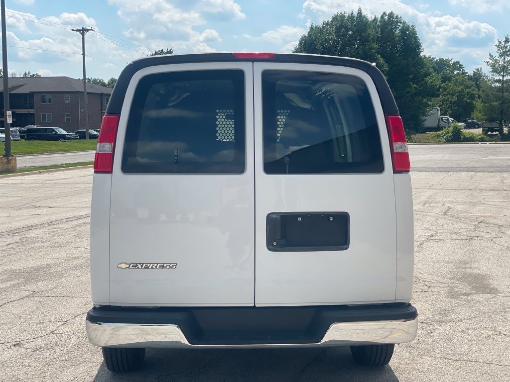 Used 2024 Chevrolet Express 2500 w/ Driver Convenience Package RWD image 4