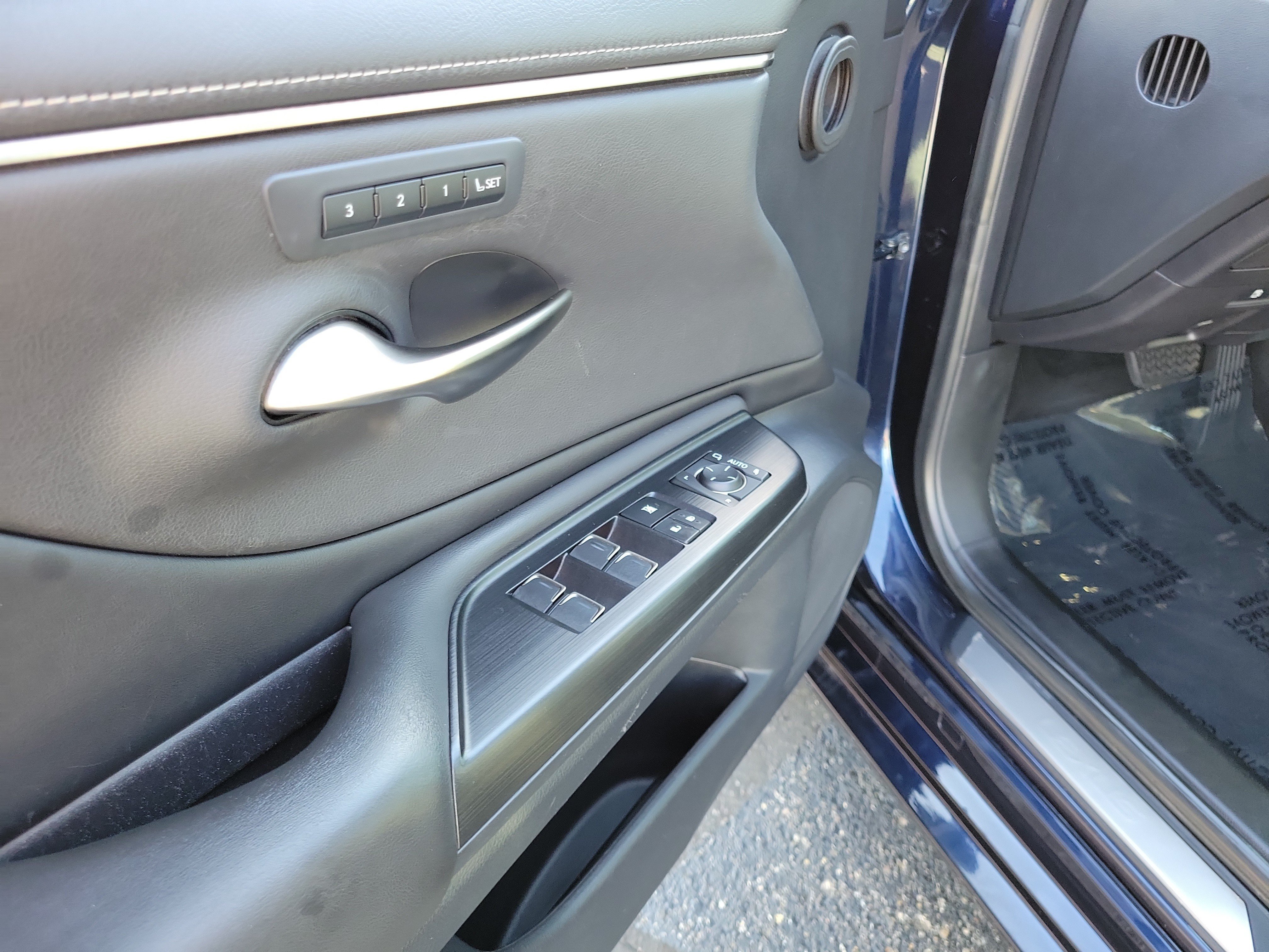 Used 2021 Lexus ES 250 w/ Premium Package AWD/4WD image 18