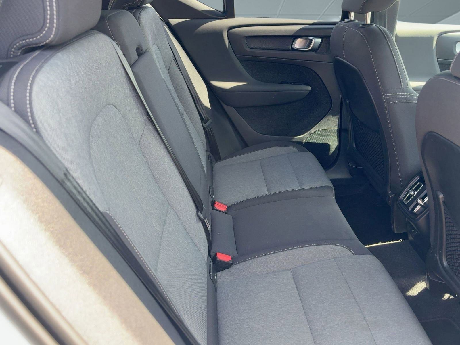 Certified 2024 Volvo XC40 B5 Core image 27