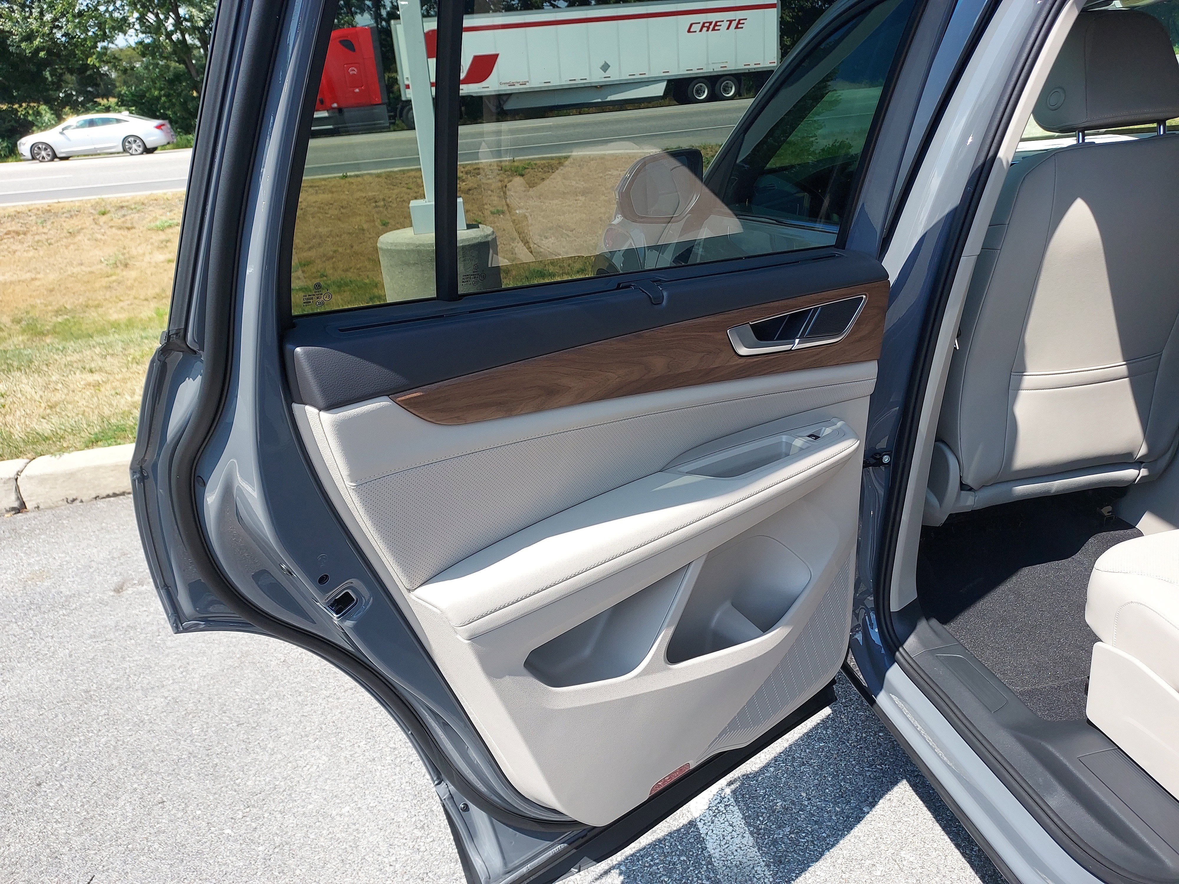 New 2026 Volkswagen Atlas SE image 16