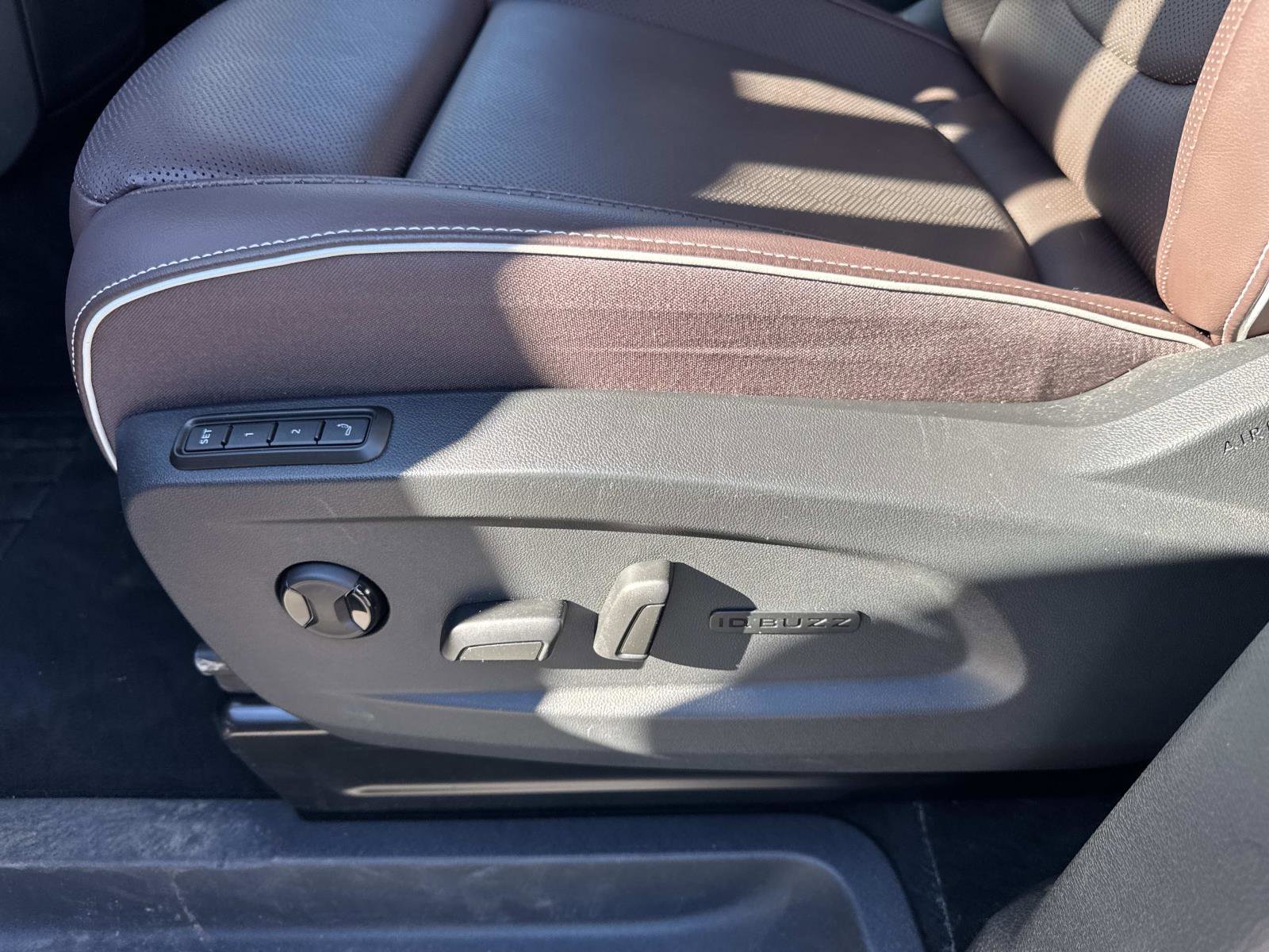 Used 2025 Volkswagen ID. Buzz Pro S image 13