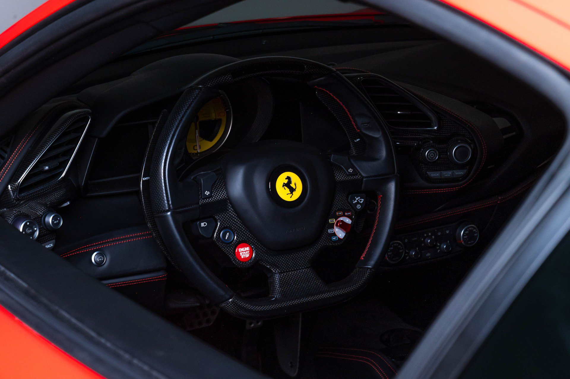 Used 2018 Ferrari 488 GTB RWD image 11