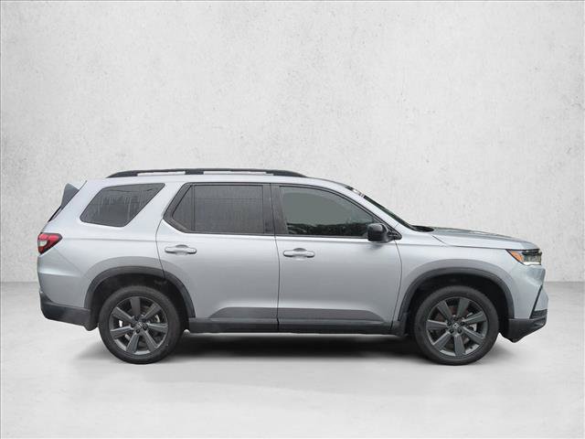 Used 2024 Honda Pilot Sport image 4