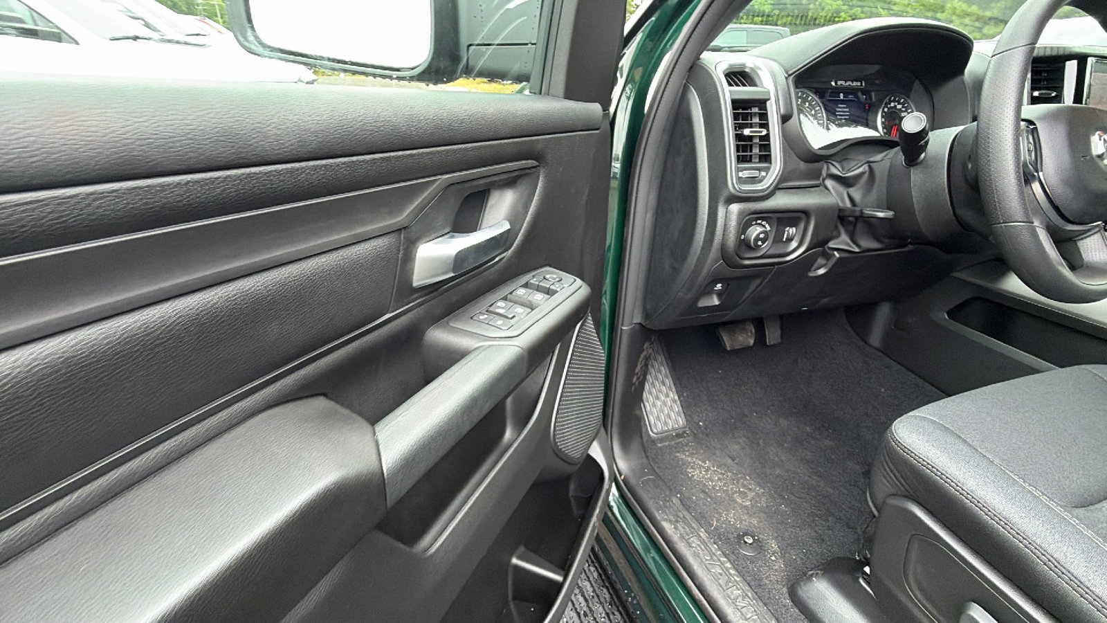 Certified 2026 RAM 1500 Express AWD/4WD image 15