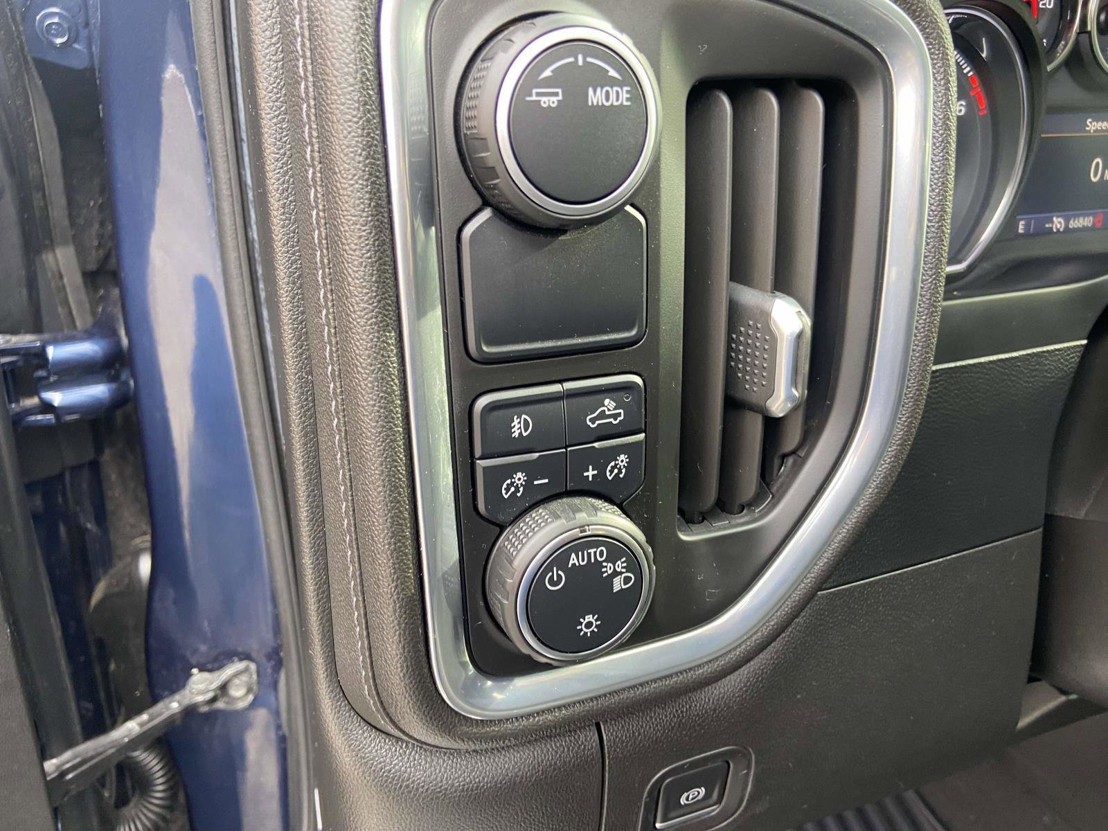 Certified 2022 Chevrolet Silverado 1500 RST image 8