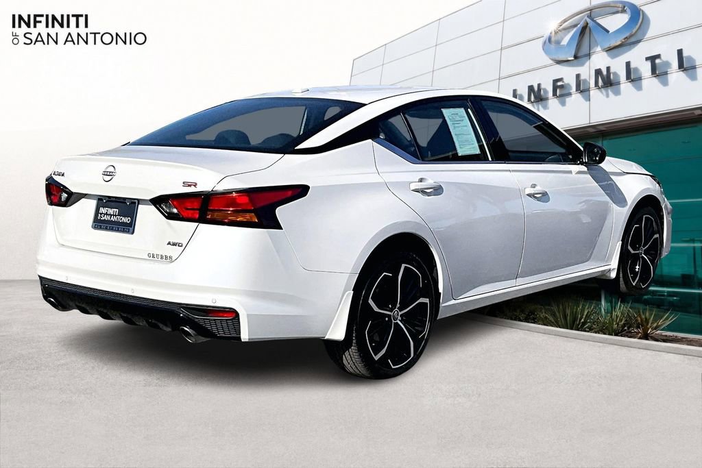 Used 2025 Nissan Altima 2.5 SR AWD/4WD image 2