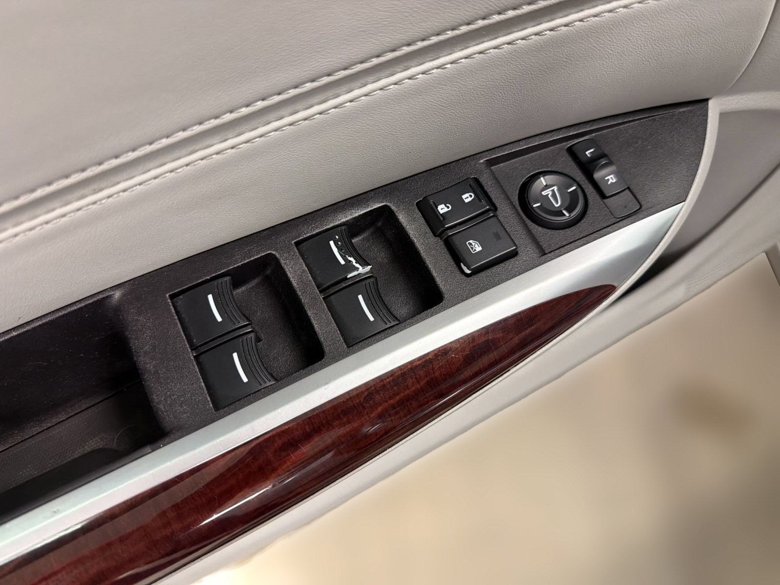 Used 2017 Acura TLX w/ Technology Package FWD image 24