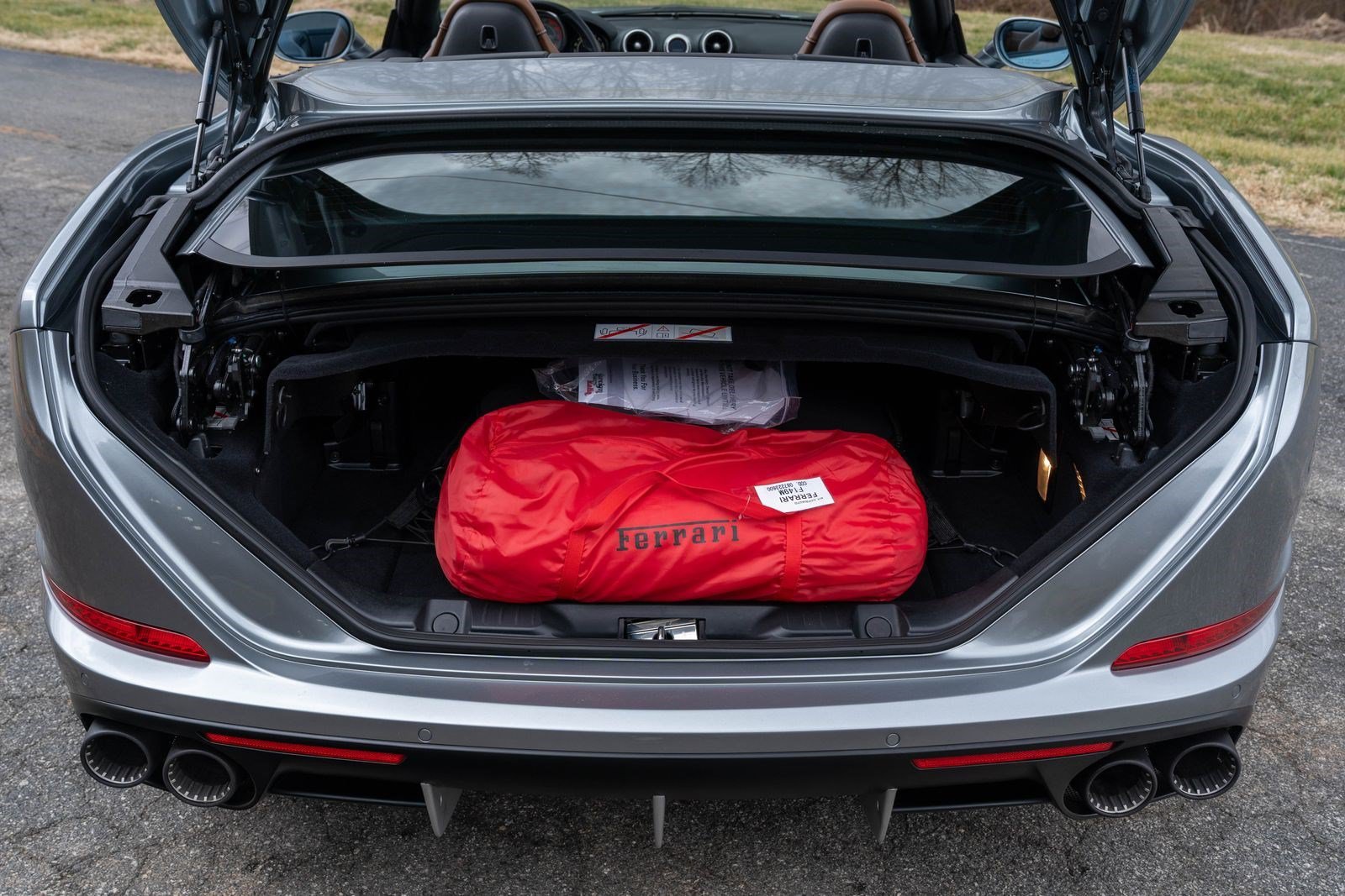 Used 2017 Ferrari California T RWD image 14