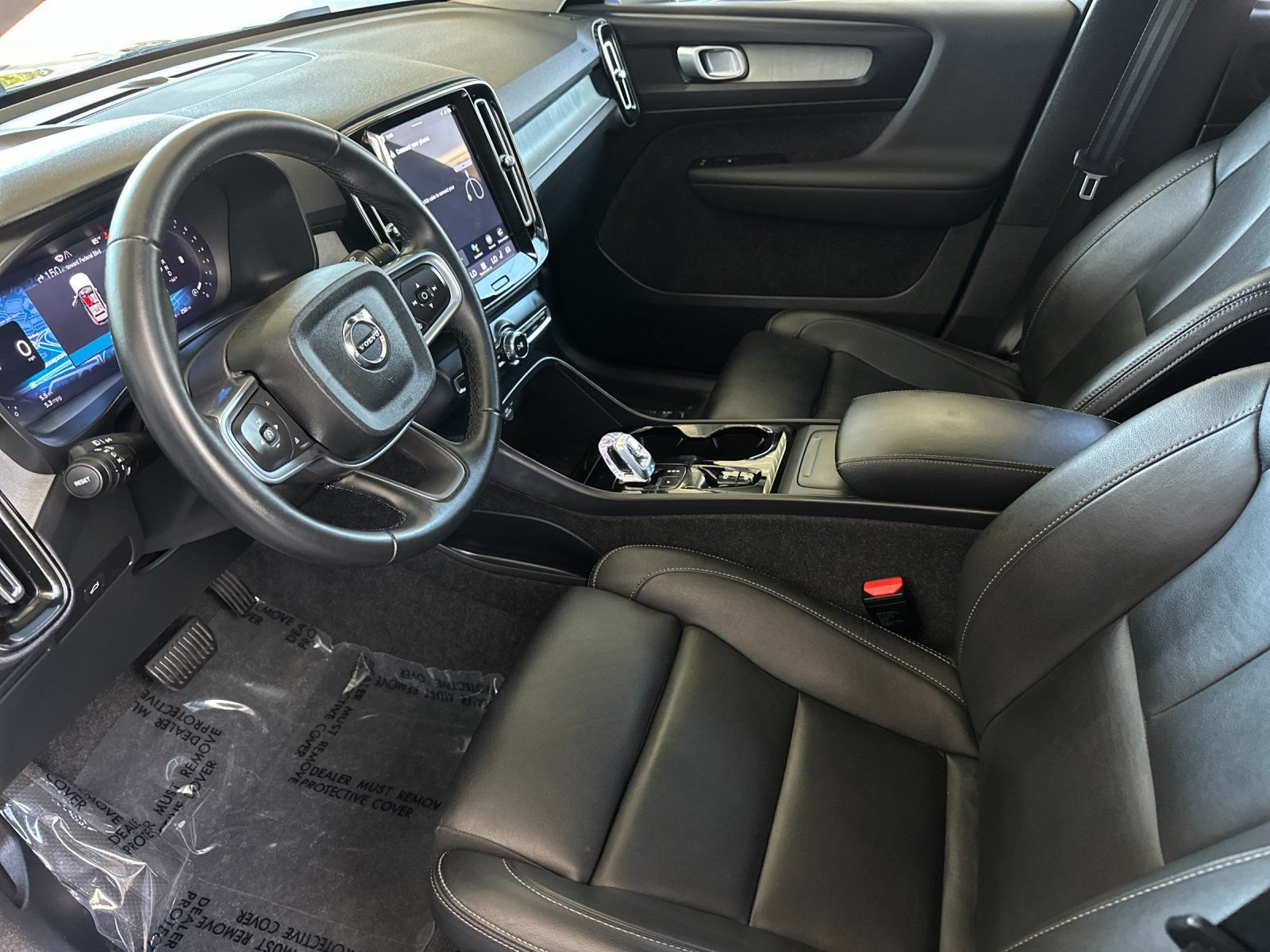 Used 2025 Volvo XC40 B5 Plus AWD/4WD image 9