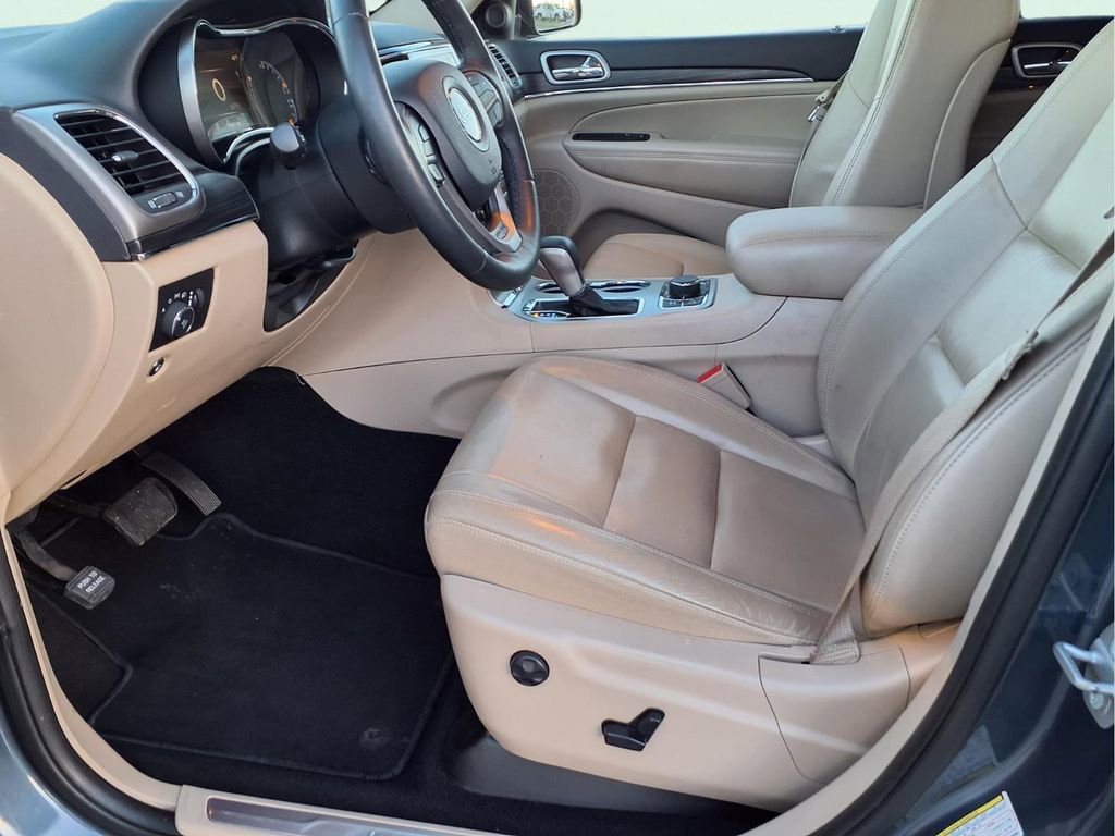 Used 2019 Jeep Grand Cherokee Limited image 16