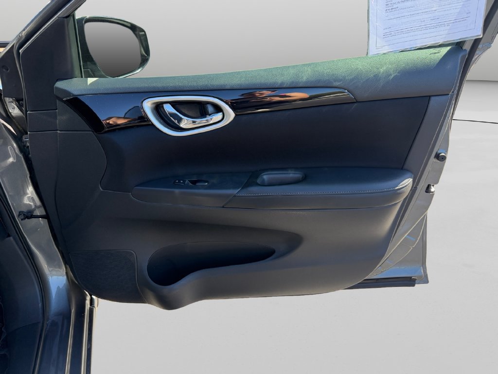 Used 2016 Nissan Sentra SV FWD image 17