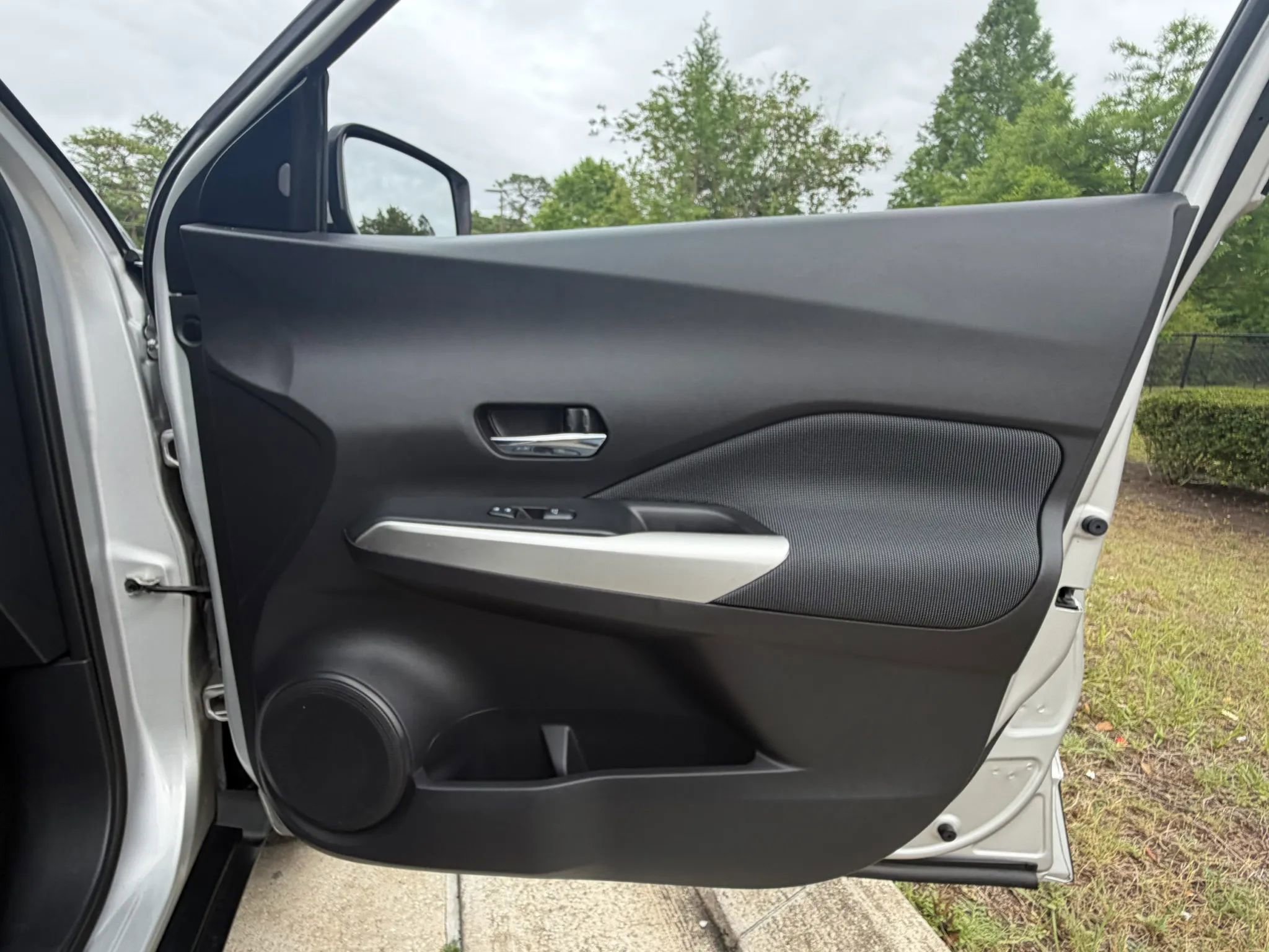 Used 2019 Nissan Kicks SV FWD image 30