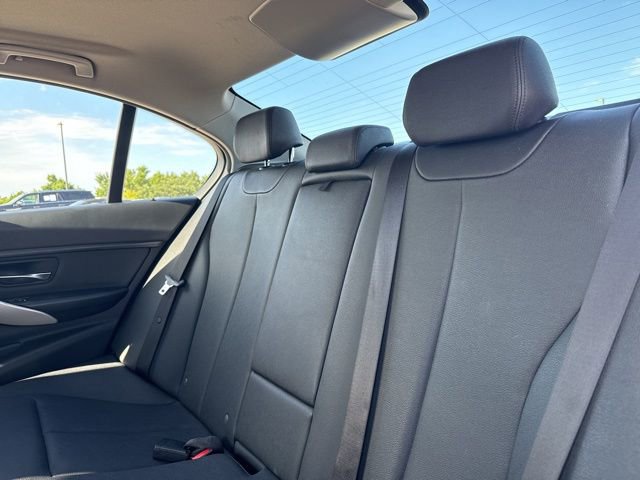 Used 2018 BMW 320i Sedan RWD image 11