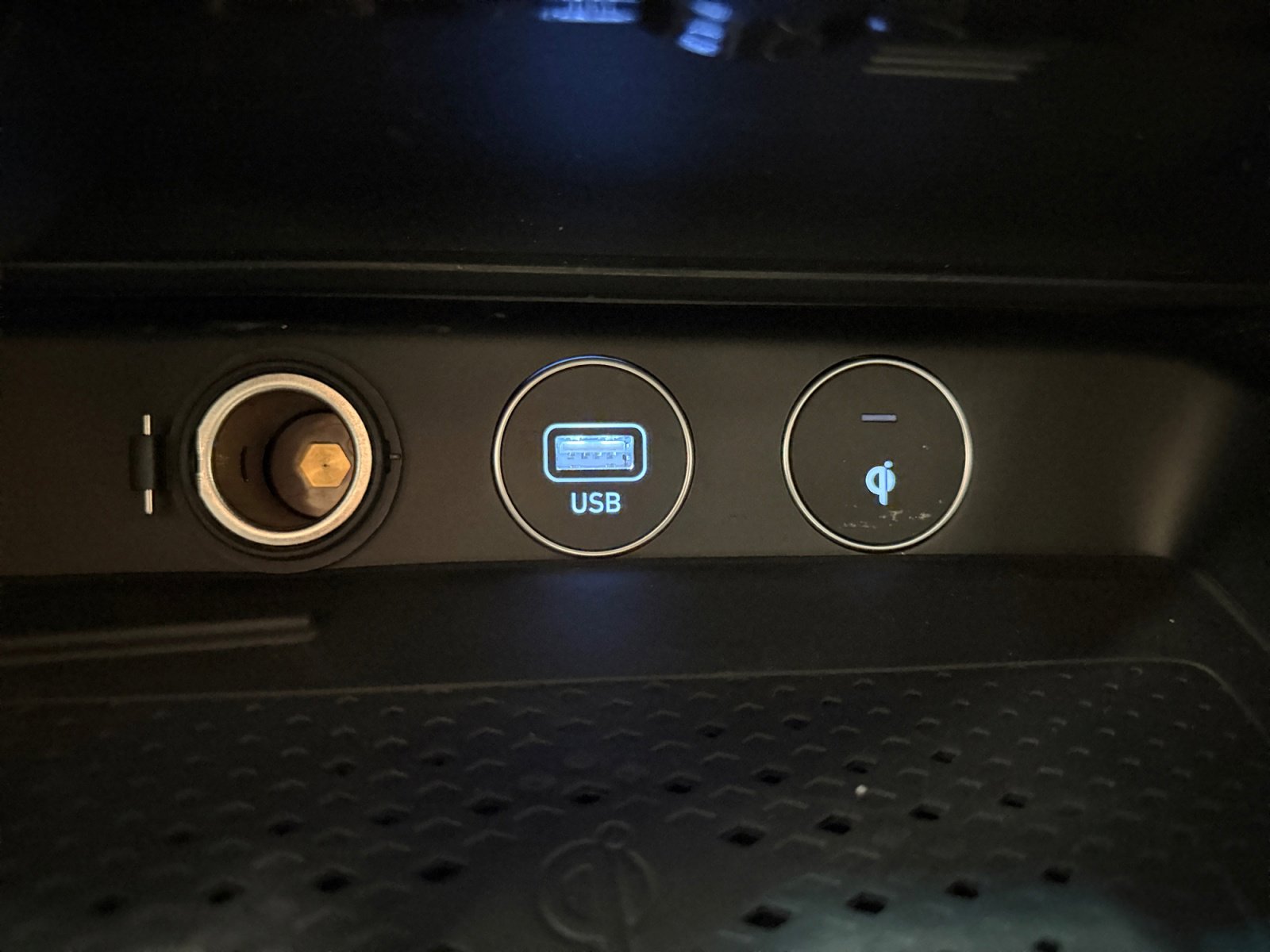 Used 2023 Genesis G70 2.0T w/ Sport Prestige Package image 22