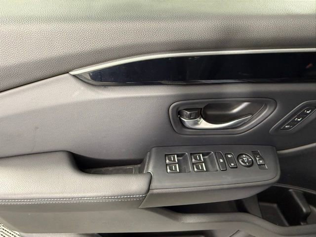 Used 2025 Honda Pilot Touring image 14