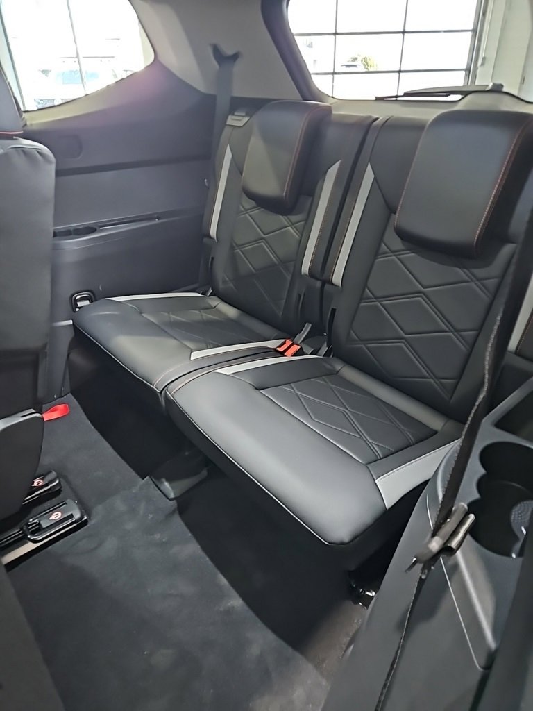 Used 2025 Volkswagen Atlas Peak Edition SE image 26