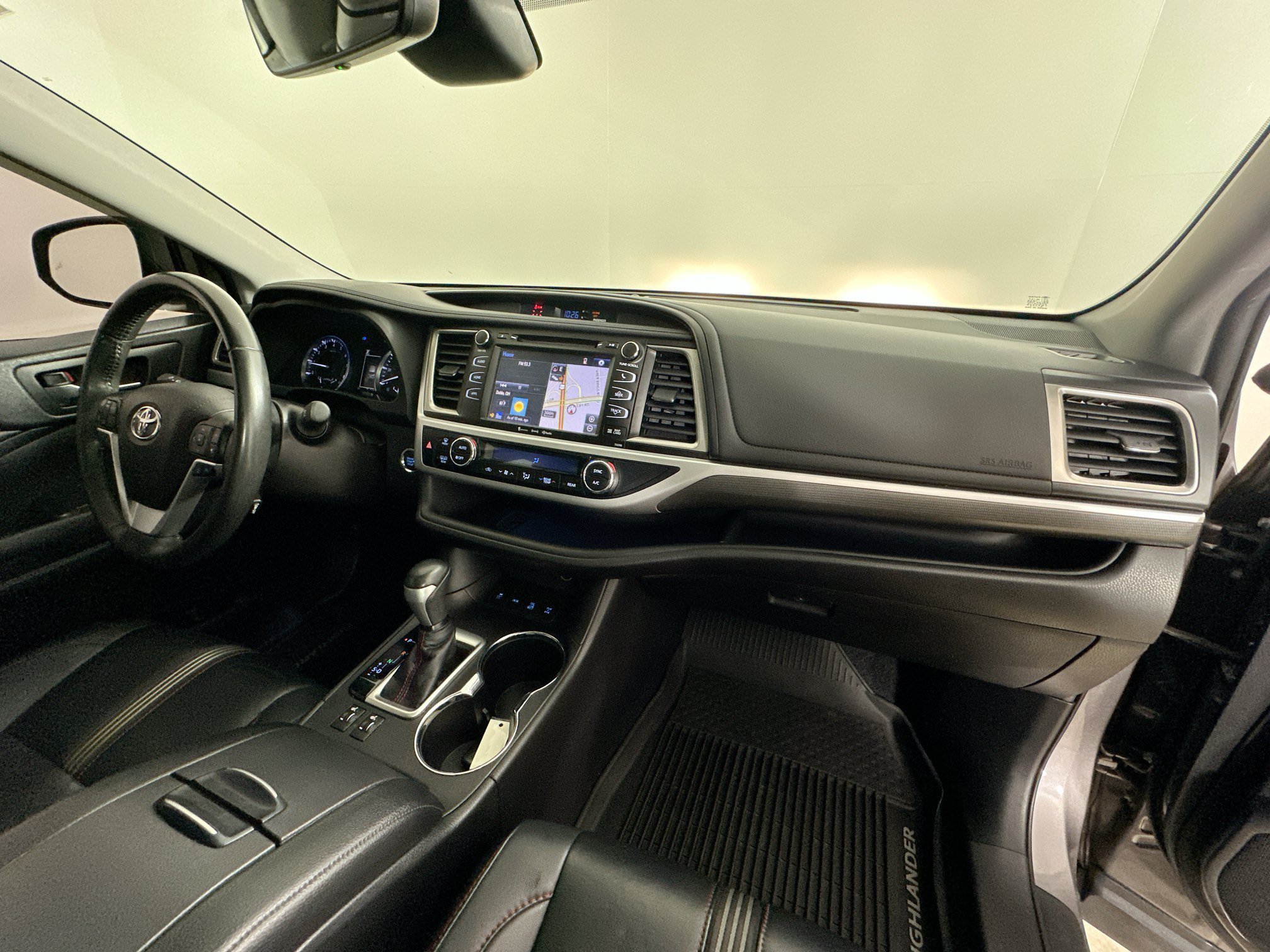 Used 2019 Toyota Highlander SE w/ Nightshade Edition AWD/4WD image 45