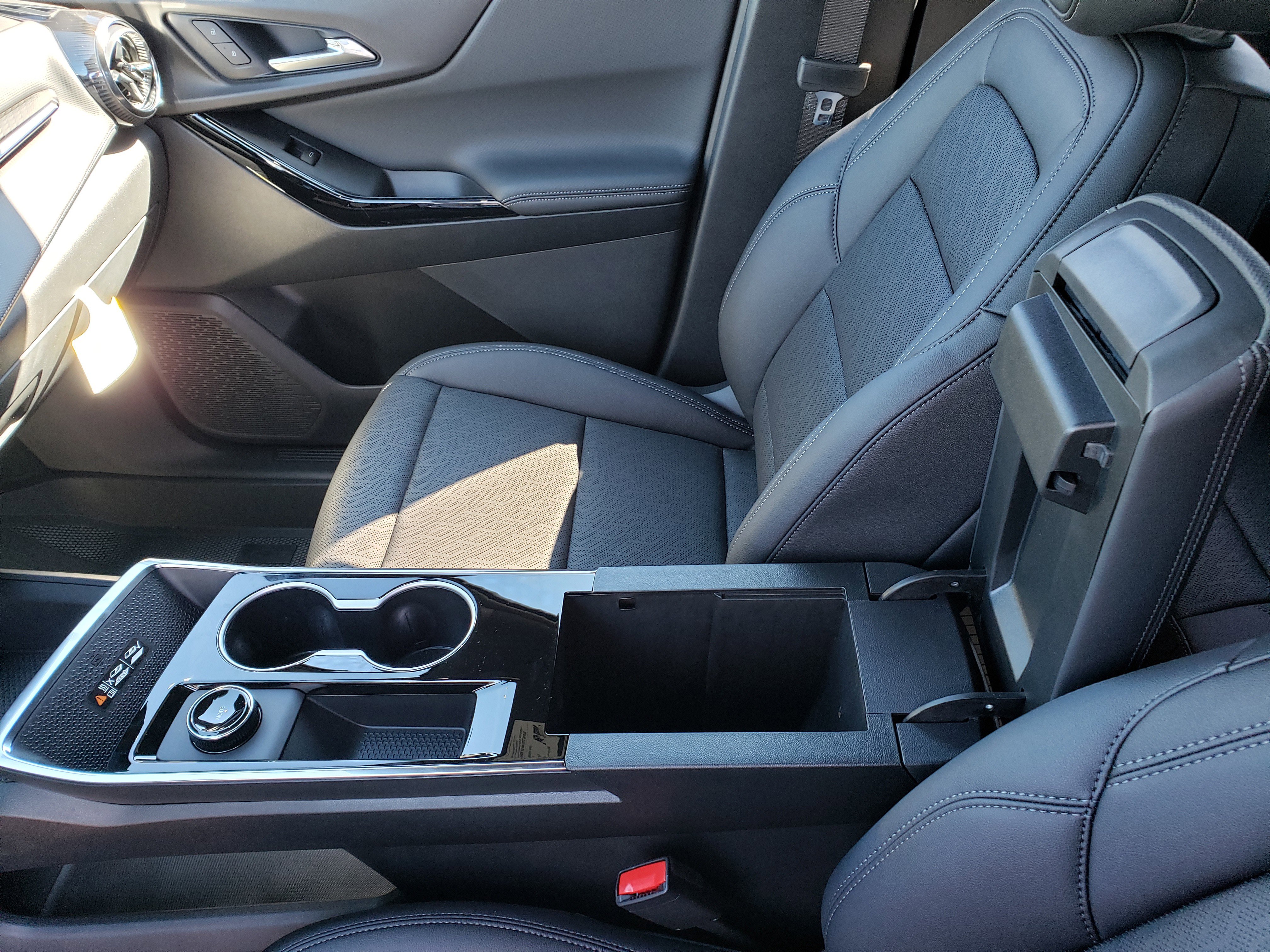 New 2026 Chevrolet Equinox LT w/ Convenience Package II image 29