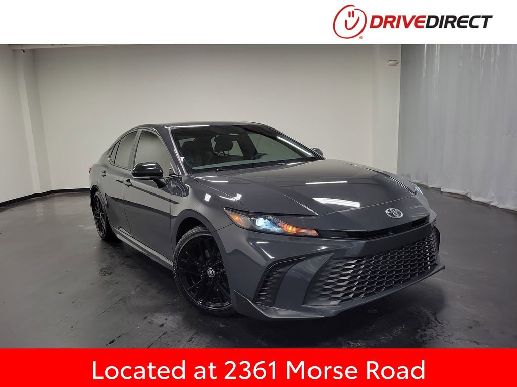 Used 2025 Toyota Camry SE image 1