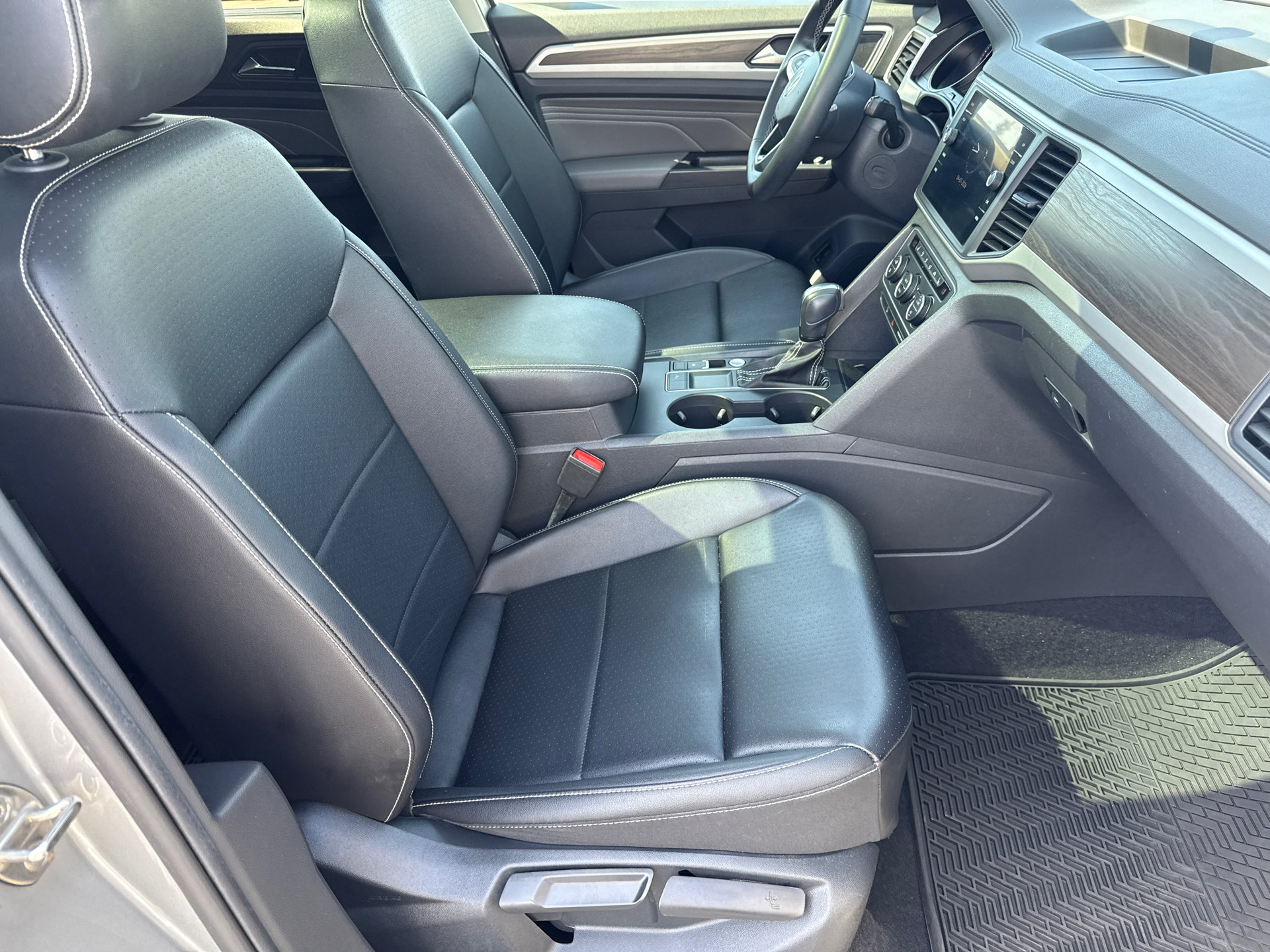 Used 2021 Volkswagen Atlas SE w/ Panoramic Sunroof Package FWD image 13