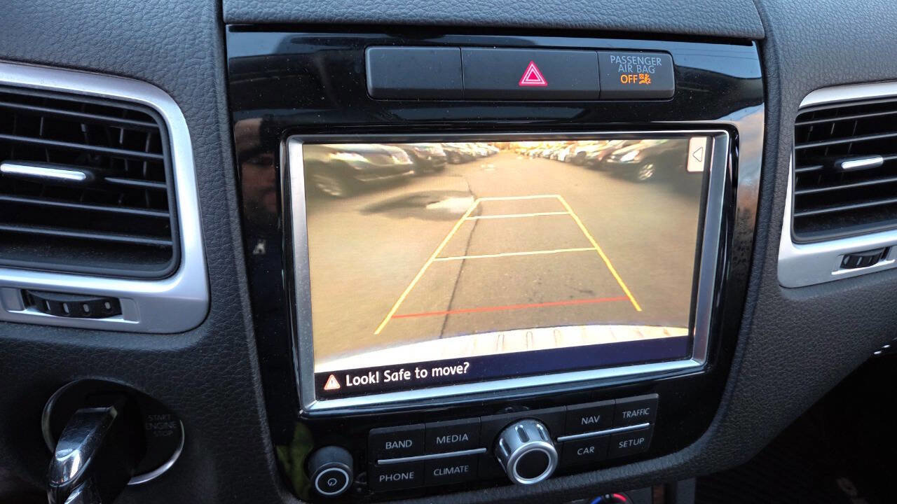 Used 2012 Volkswagen Touareg VR6 image 52