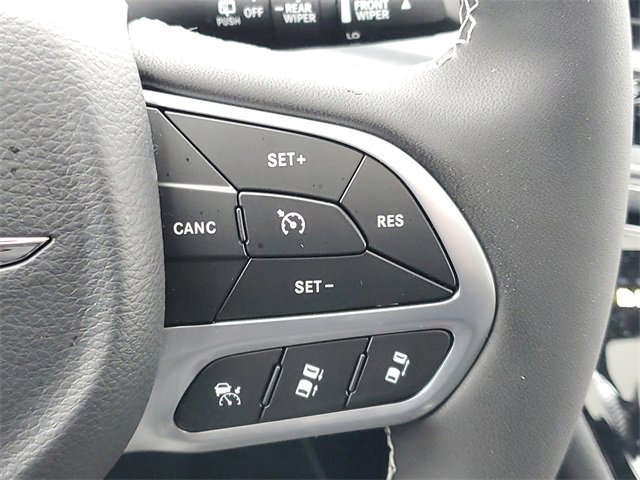 New 2026 Chrysler Pacifica Limited w/ Trailer Tow Group image 23