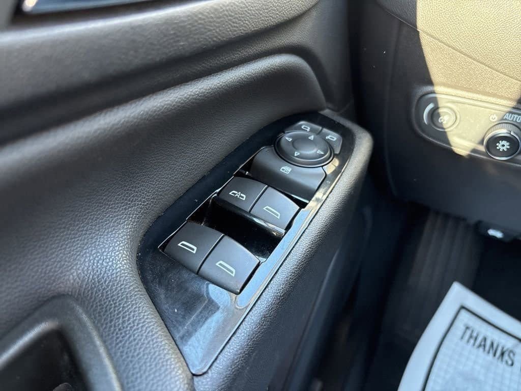 Used 2023 Chevrolet Equinox Premier image 23