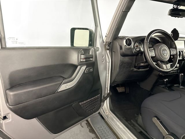 Used 2018 Jeep Wrangler Sahara w/ Connectivity Group AWD/4WD image 10