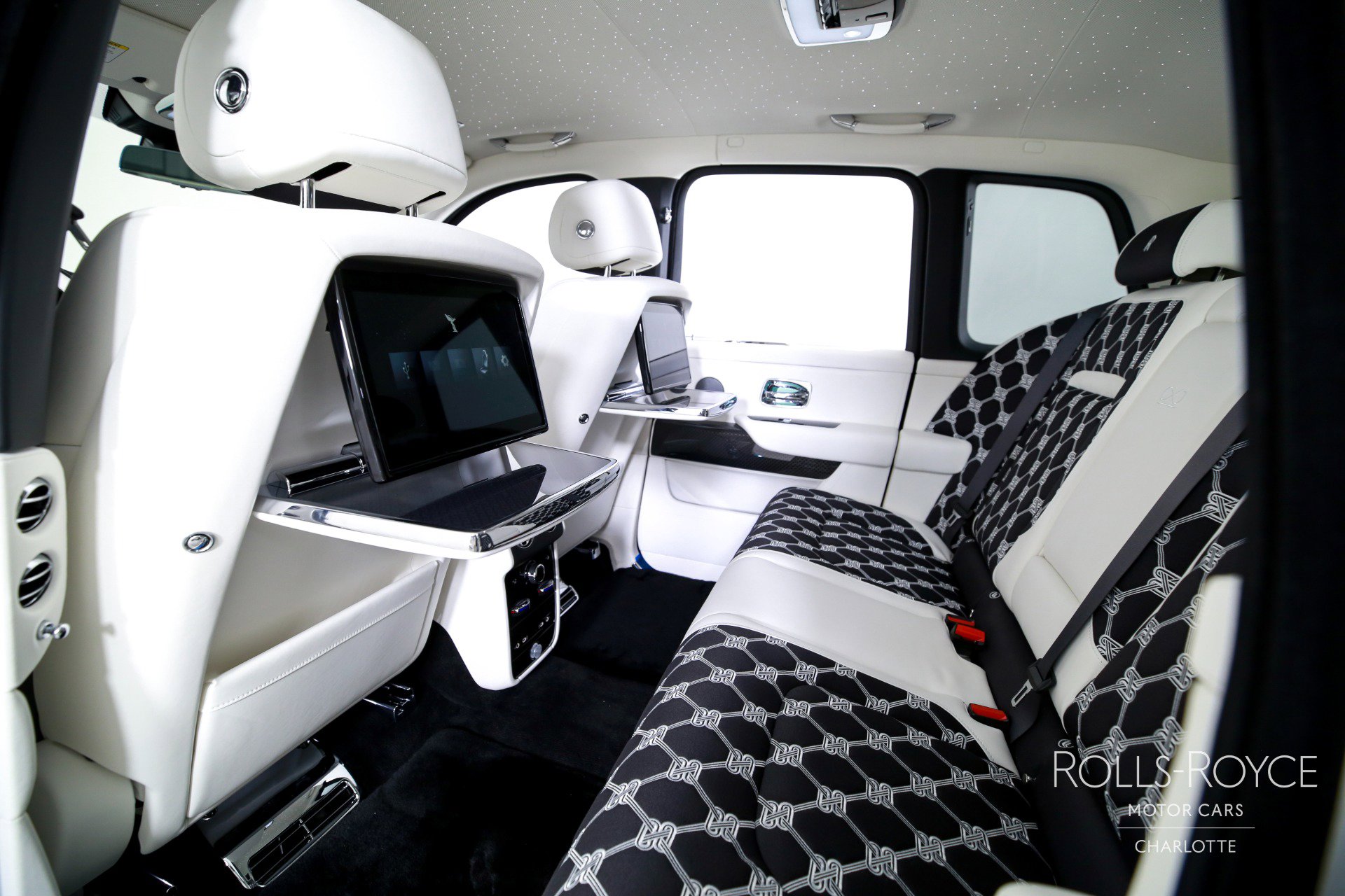 New 2026 Rolls-Royce Cullinan Black Badge image 20