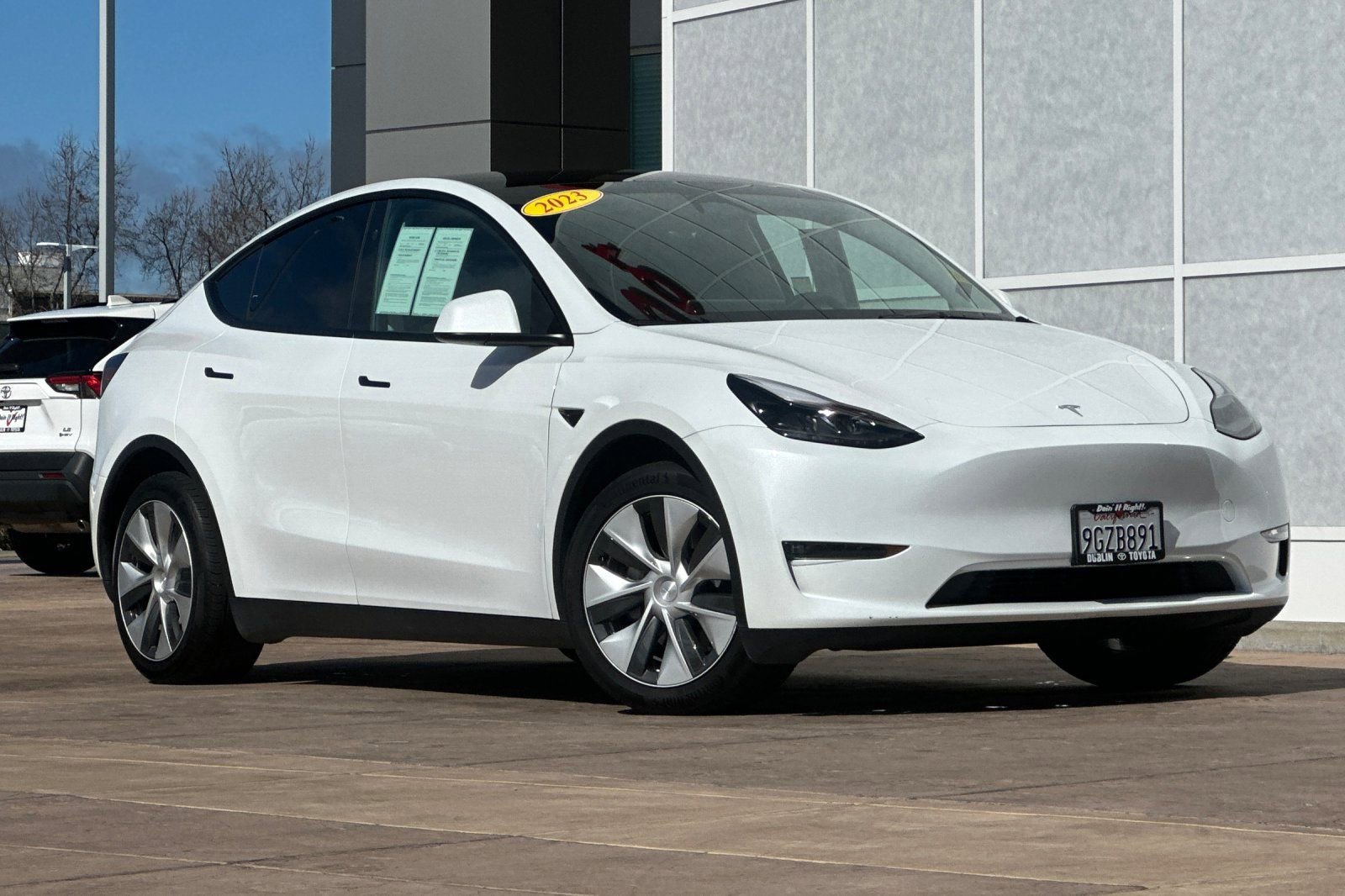 Used 2023 Tesla Model Y Long Range image 2