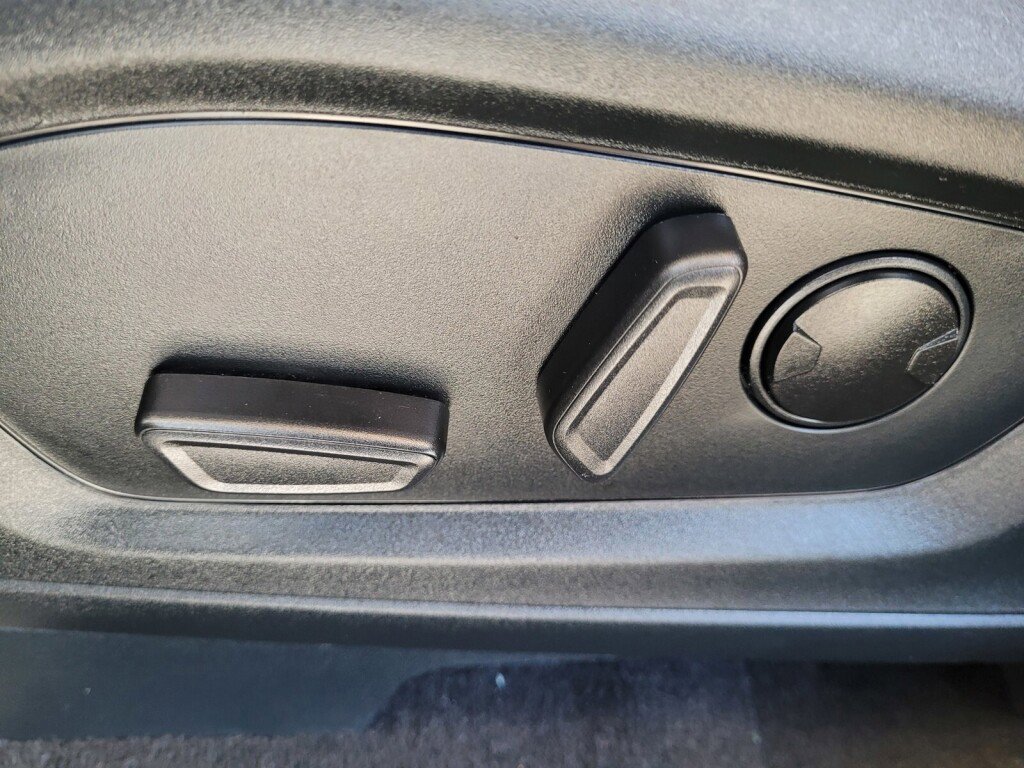 Used 2023 Ford Explorer XLT w/ Equipment Group 202A image 14