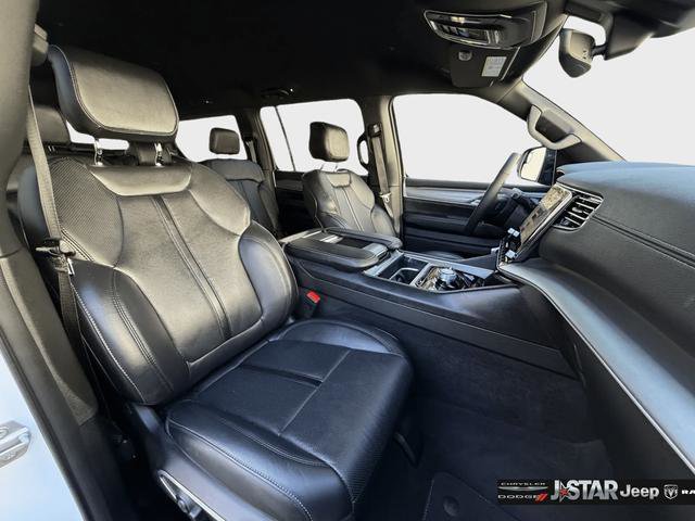 Used 2025 Jeep Wagoneer Series II w/ 8-Passenger Seating Package AWD/4WD image 12
