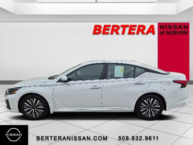 Used 2024 Nissan Altima 2.5 SV w/ SV Premium Package FWD image 1