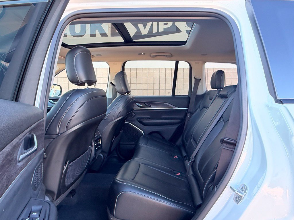 Used 2023 Jeep Grand Cherokee 4WD 4xe image 15