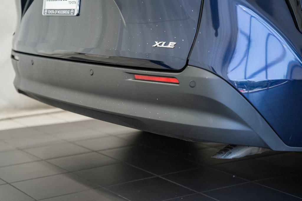Used 2025 Toyota Sienna XLE FWD image 9