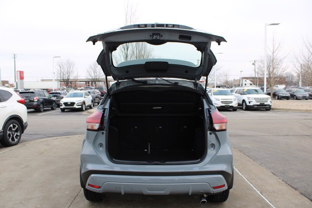 Used 2023 Nissan Kicks SR w/ SR Premium Package image 9