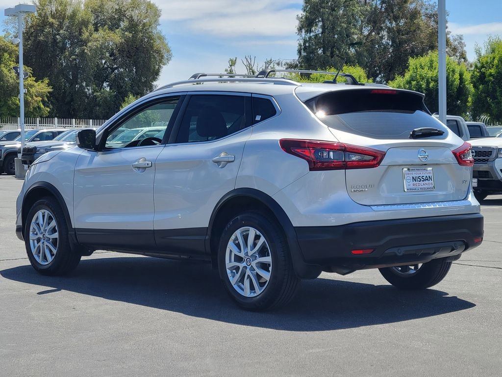 Used 2020 Nissan Rogue Sport SV FWD image 3