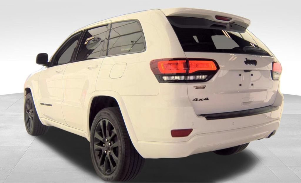 Used 2020 Jeep Grand Cherokee Altitude AWD/4WD image 13