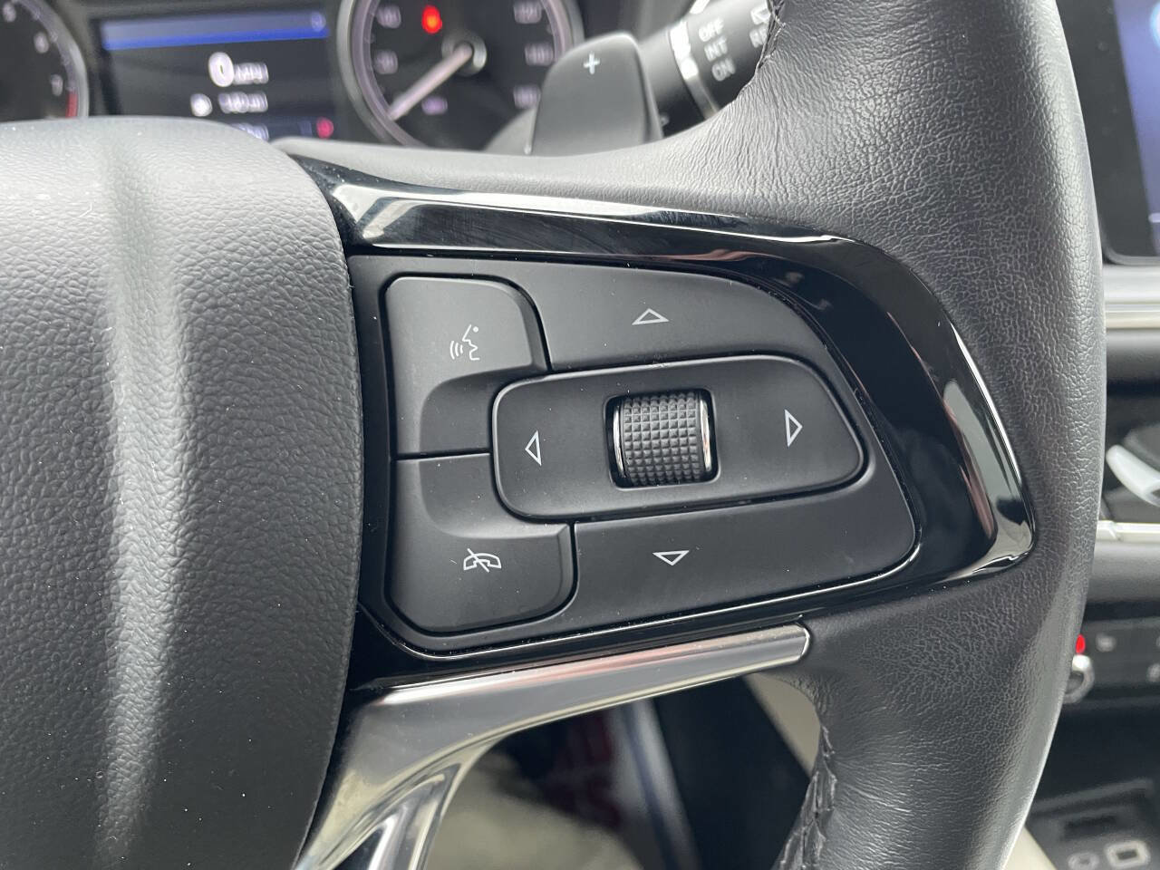 Used 2024 Buick Enclave Essence image 17