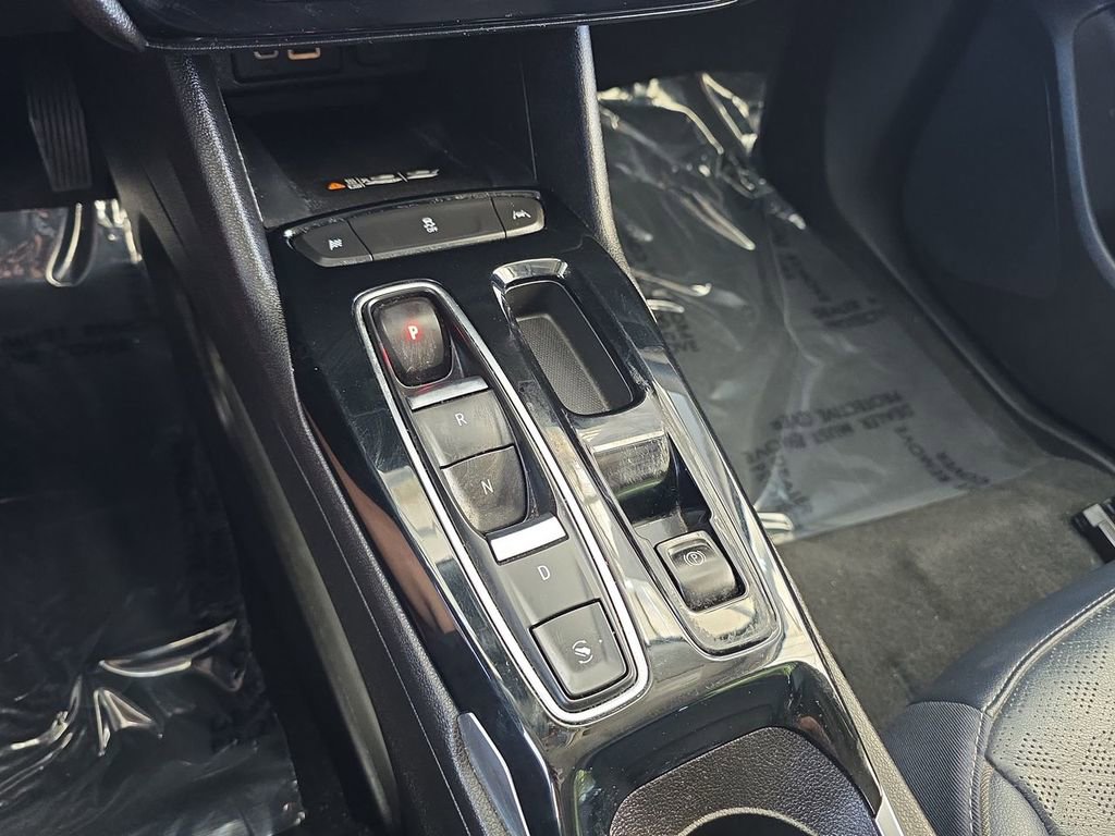 Used 2022 Chevrolet Bolt EUV LT w/ Convenience Package image 16