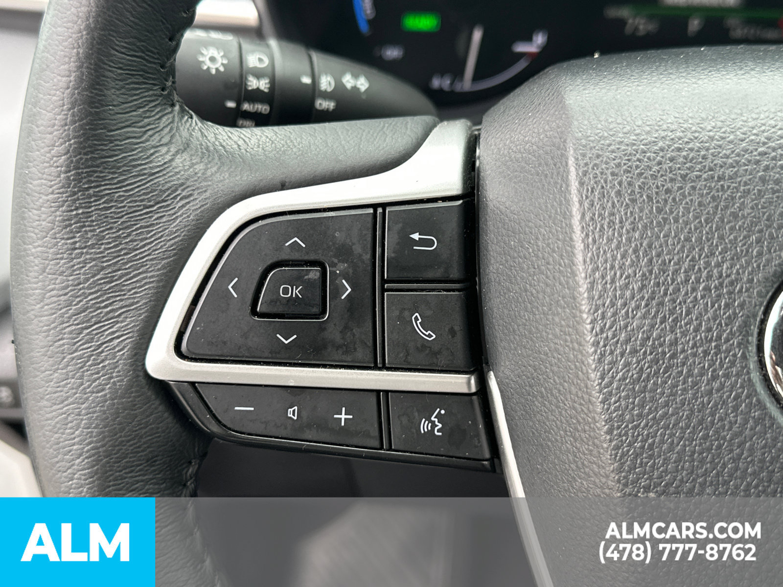 Used 2025 Toyota Sienna XLE FWD image 28