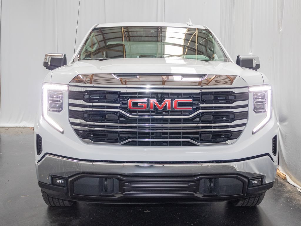 Used 2025 GMC Sierra 1500 SLT AWD/4WD image 2