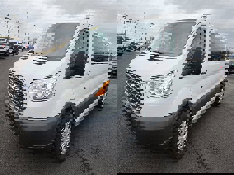 Used 2017 Ford Transit 350 XLT image 7