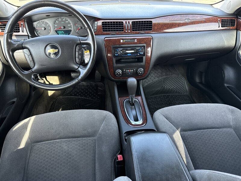Used 2011 Chevrolet Impala LT FWD image 26