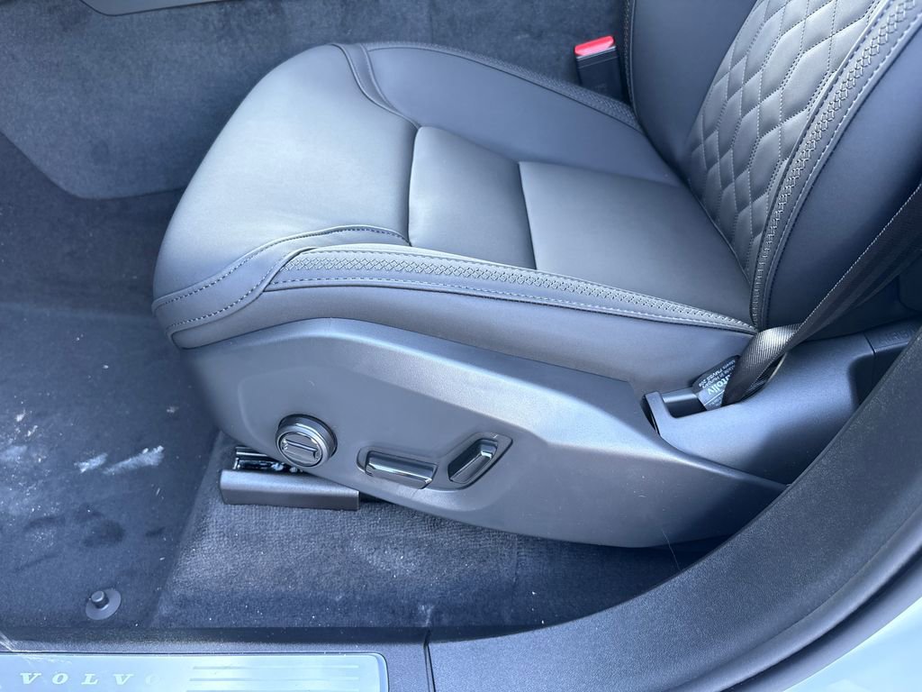 New 2026 Volvo XC90 B6 Core w/ Protection Package Premier image 8