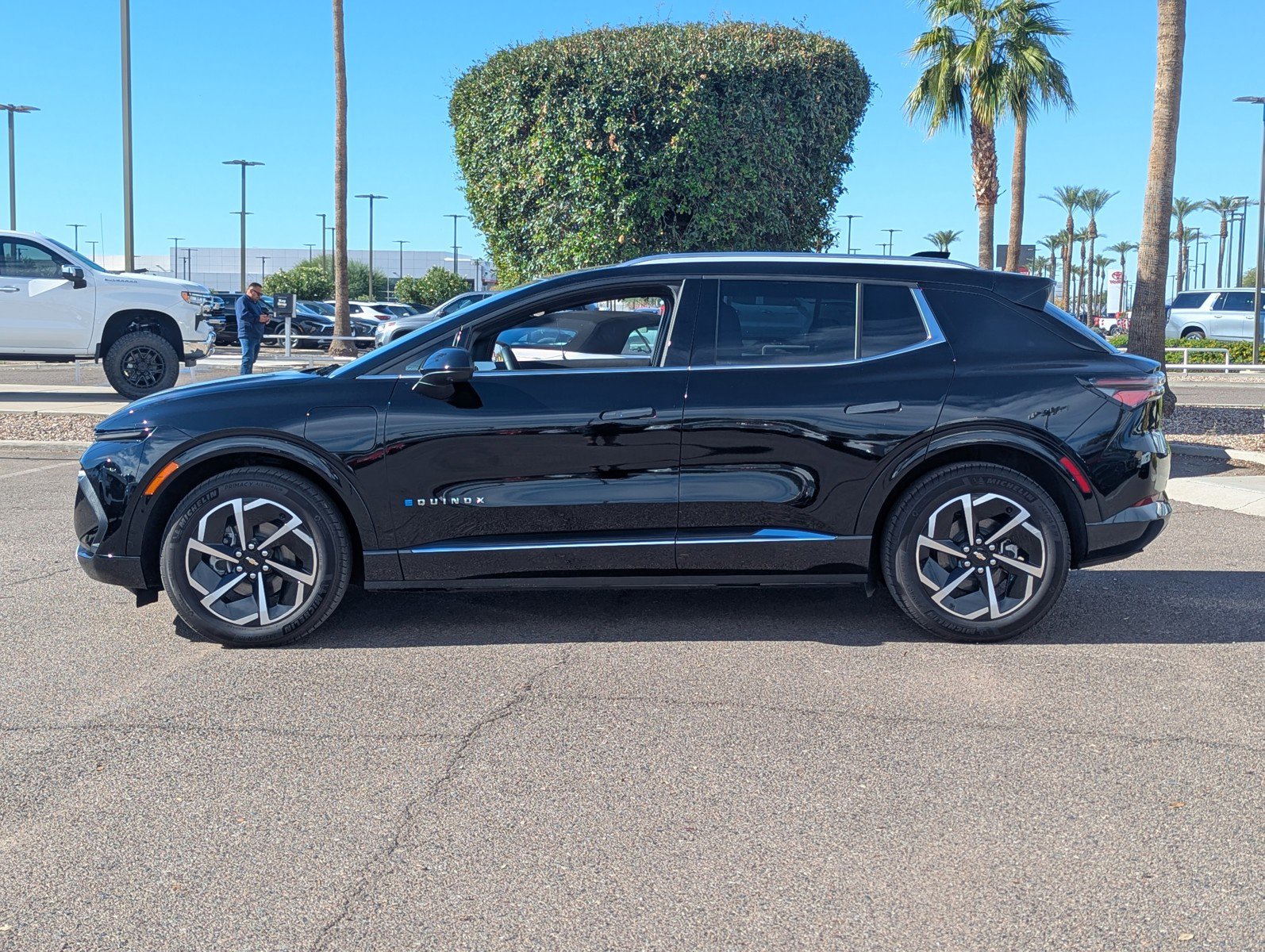 Certified 2025 Chevrolet Equinox EV LT w/ Convenience Package image 3