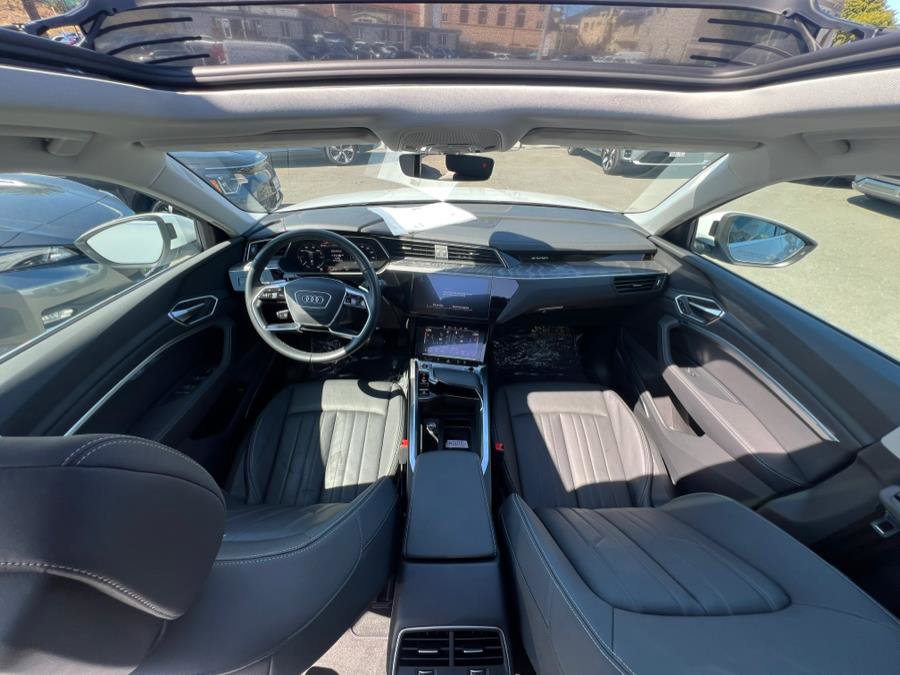 Used 2024 Audi Q8 e-tron Premium Plus w/ Premium Plus Package image 20
